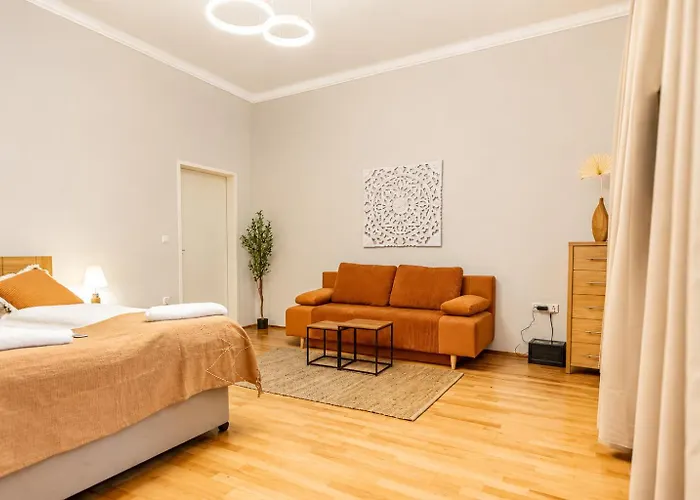 Stylish Modern For 4p With Private Garden Apartment