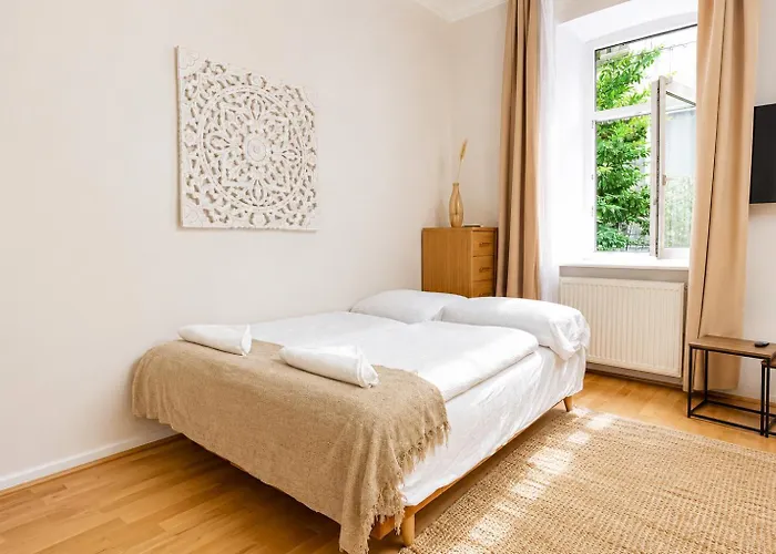 Stylish Modern For 4p With Private Garden *