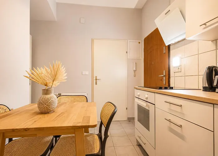 Stylish Modern For 4p With Private Garden *