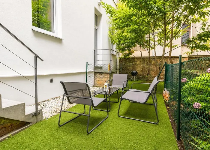 Stylish Modern For 4p With Private Garden *